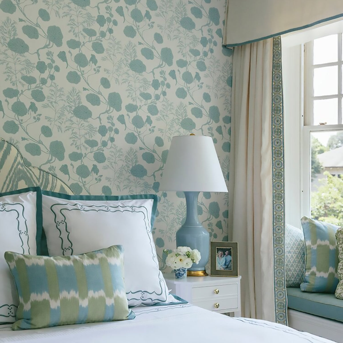 Castilia- Wedgewood Blue Wallpaper