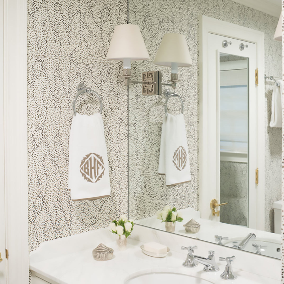 Menton- Cocoa on Ivory Wallpaper