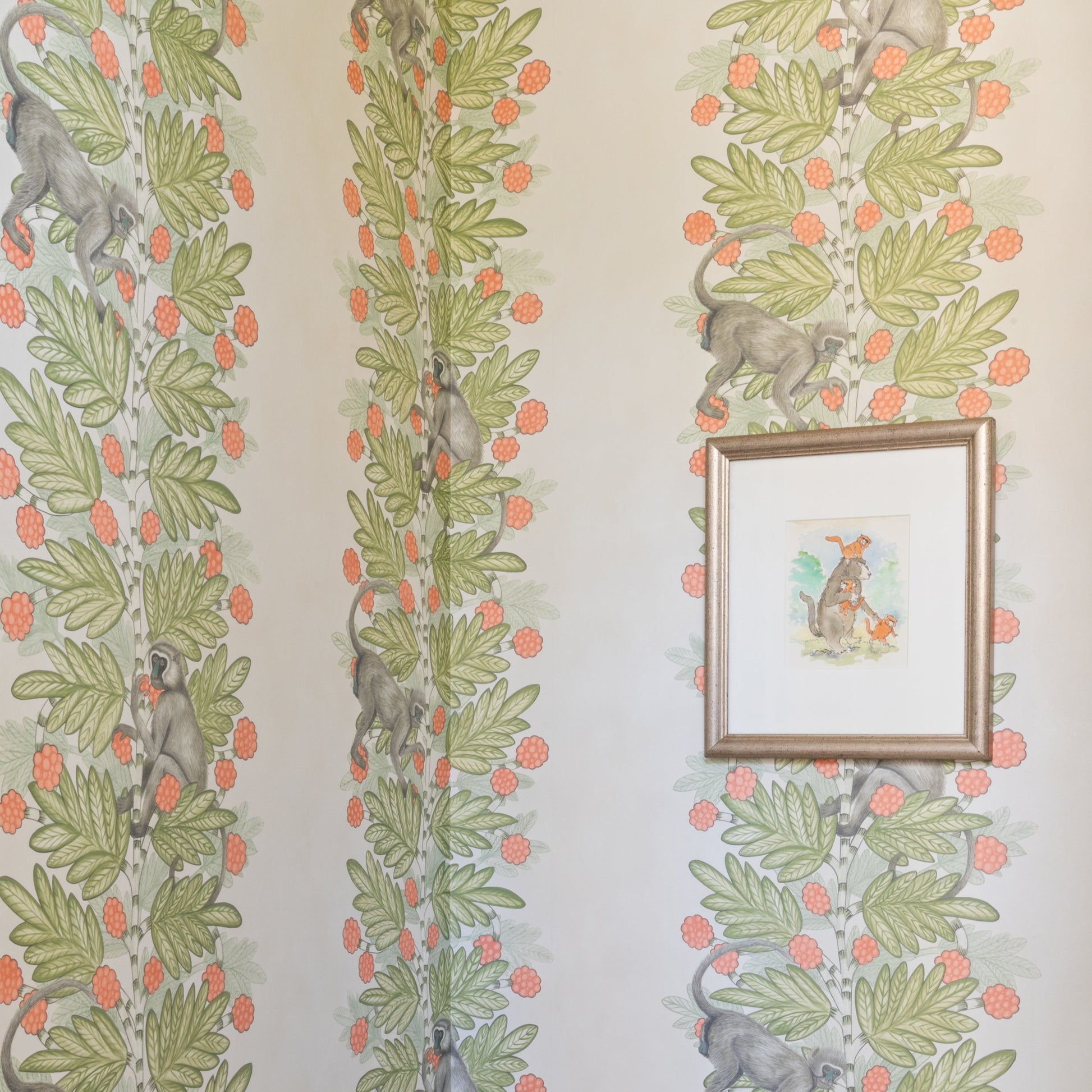 Bathroom with floral-patterned wallpaper and a framed picture on the wall.