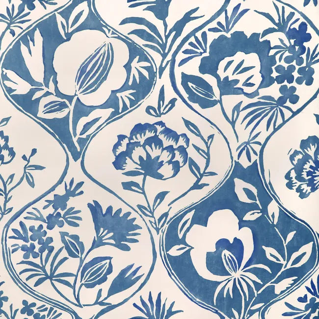 Patterned wallpaper with floral design in blue on a white background